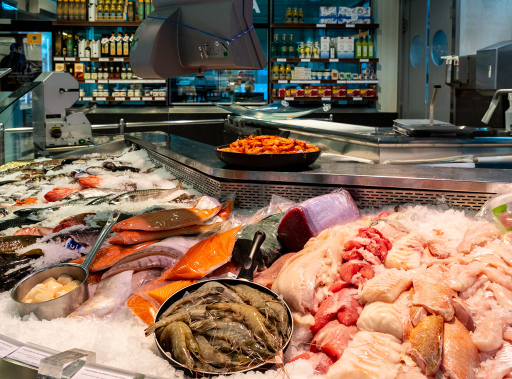 Verschiedener Fisch auf Eis